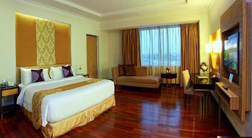 Grand Basko Hotel ปาดัง ภายนอก รูปภาพ